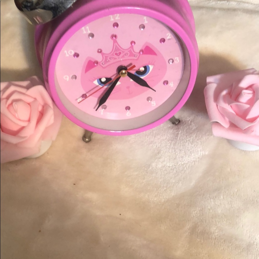 Cute kitty pink alarm clock excellent condition